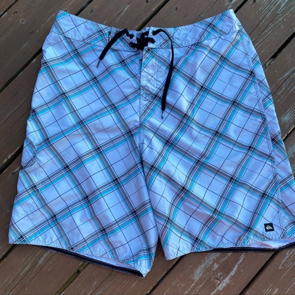 💕HP💕Quicksilver Men’s Board Shorts blue and white - Picture 2 of 9